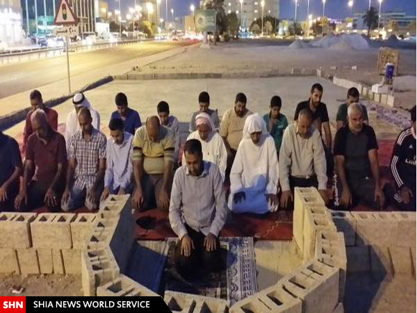 اقامه نماز جماعت در مساجد تخریب شده بحرین + تصاویر