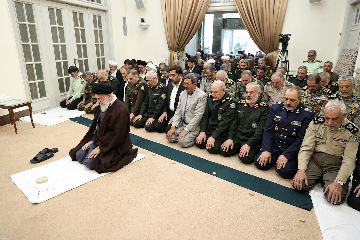 تصویر | دیدار جمعی از فرماندهان نیروهای مسلح با رهبر انقلاب