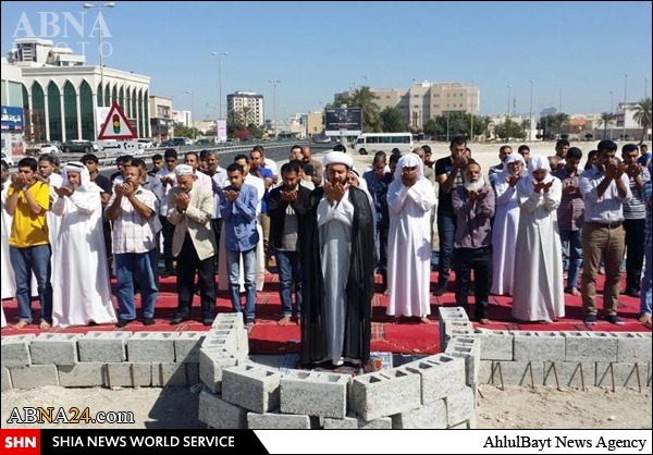 عکس خبری از اقامه نماز در مسجد ویران شده بحرین