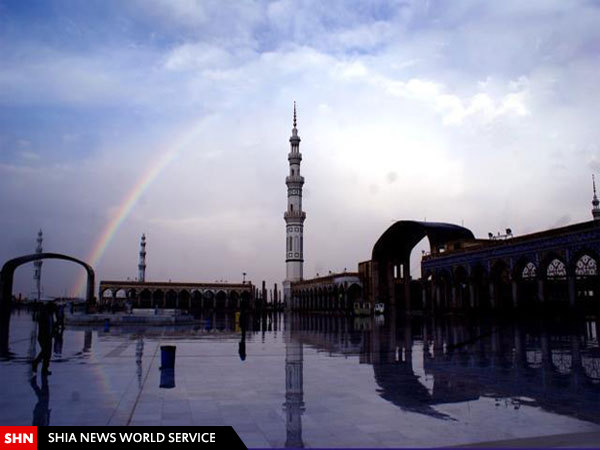 حال و هوای زائران مسجد جمکران در روزی بارانی + تصویر