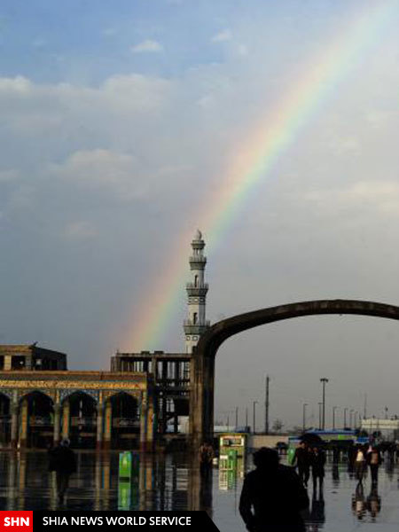 حال و هوای زائران مسجد جمکران در روزی بارانی + تصویر