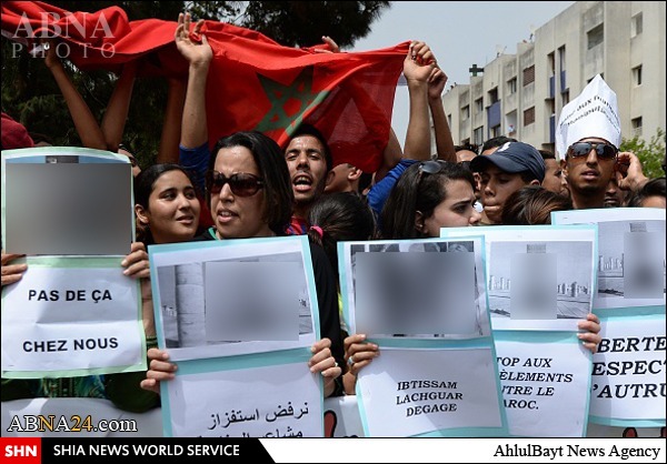 خشم مسلمانان مغرب از اقدام سخیف دو زن فرانسوی در مسجد + تصاویر