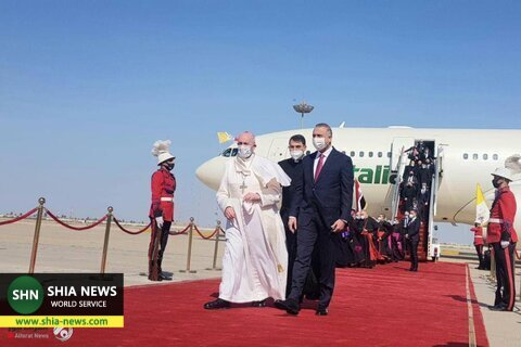 پاپ وارد فرودگاه بغداد شد + تصاویر