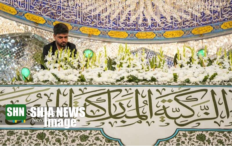 گل آرایی حرم امام علی(ع) به مناسبت میلاد فاطمه زهرا(س)