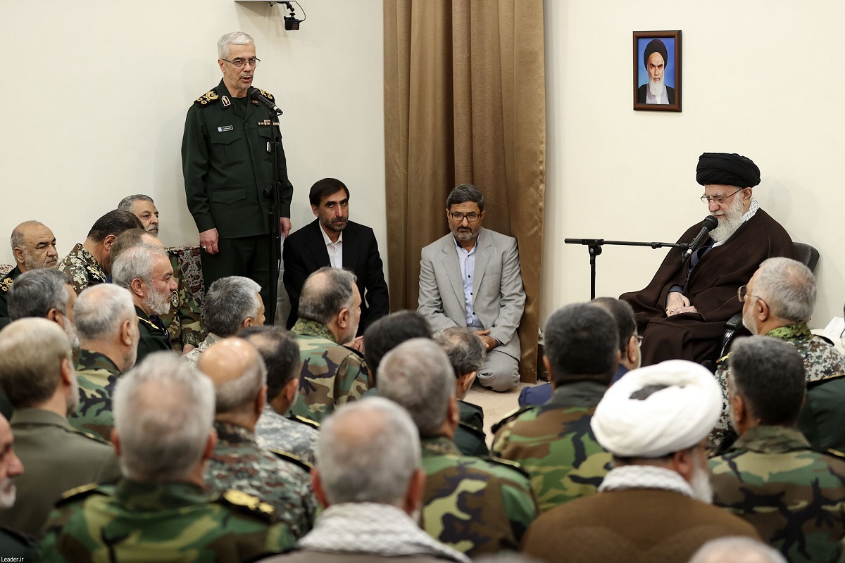 تصویر | دیدار جمعی از فرماندهان نیروهای مسلح با رهبر انقلاب
