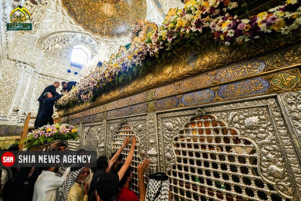 تصاویر/ گل آرایی ضریح امامین کاظمین (ع) در استقبال از عید غدیر