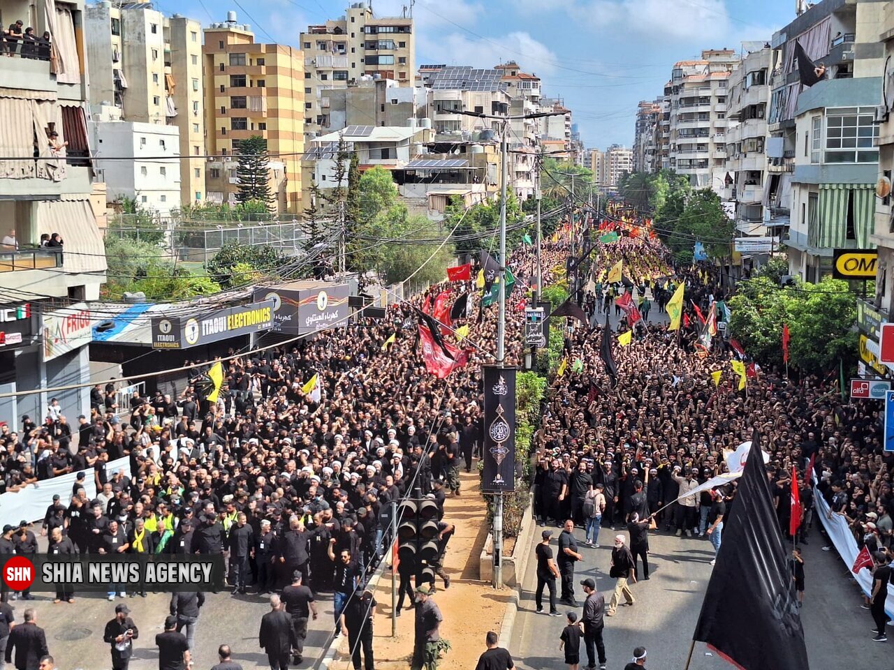 تصاویر | از علم‌کشی در لس‌آنجلس تا عزاداری قایقی در کشمیر