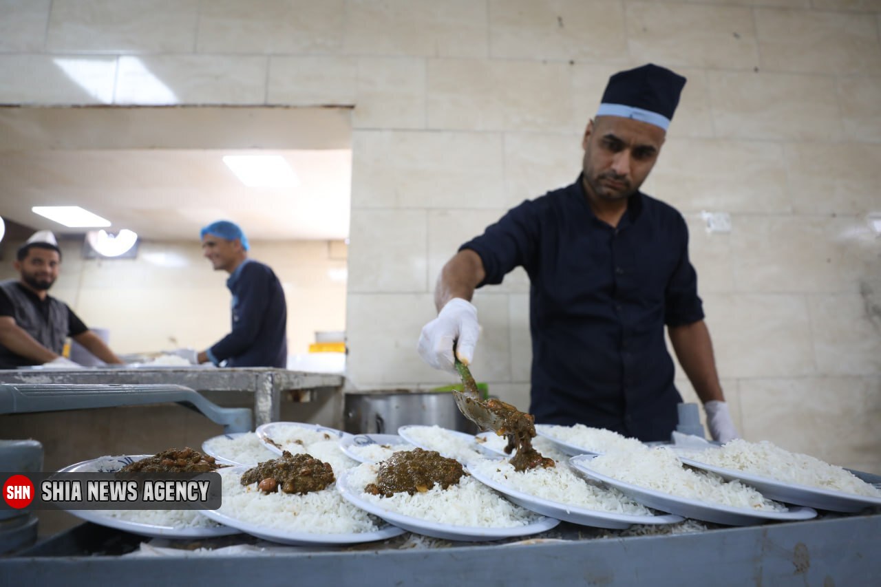 تصاویر | پذیرایی مهمانسرای حرم امامین عسکریین(ع) از زائران